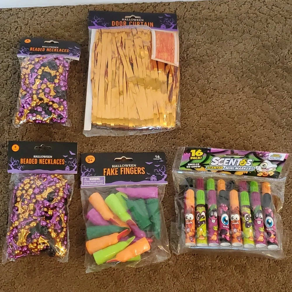 HALLOWEEN PARTY Supplies Loot Bags Prizes Tablecloth Curtain Necklace for 16 NIP